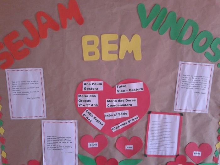 Na Escola Municipal Francisco de Assis Guedes, os aluno foram recebidos com cartaz de boas-vindas